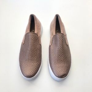 Kaanas Rose Suede Slip On Sneakers